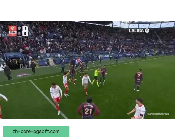 守田英正精彩远射破门助球队取得关键进球